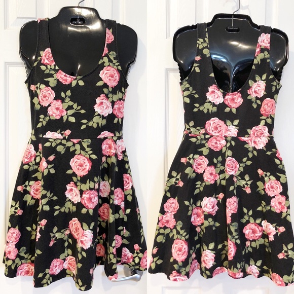 Forever 21 Dresses & Skirts - [f21] rose patterned skater dress